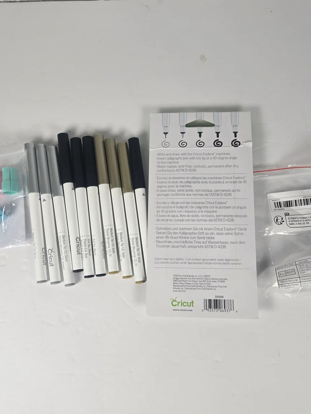 Cricut Explore Pens 15 Lot Black Gold Silver & Maker Universal Pen Holder